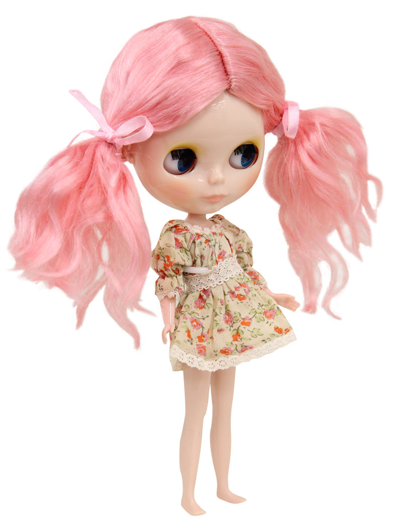 ミディアムドールウィッグ B-184 手で選ばれ、カスタムデザインされた、まったく可愛らしいウィッグであなたのドールの美的センスを高める