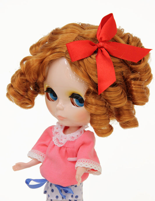 ミディアムカーリー B-170 グラマラスなウィッグであなたのドールを完璧に変身させる