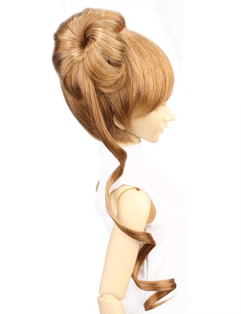 上部から細い巻き毛が出てきて 柔らかい人形のウィッグ W-682ラッシュブラウンブロンドの色
