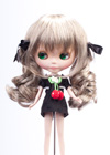 Twin wavy pony tails with ribbon is famous to doll users.It left long tresses at the sides to frame the face.It is a beautiful style which suitable for anylook .
