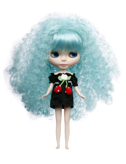 可愛らしい綿飴のようなスタイルの人形のウィッグ B-122、自然なカールを最大ボリュームに引き立てるためにサイド全体でレイヤーカット