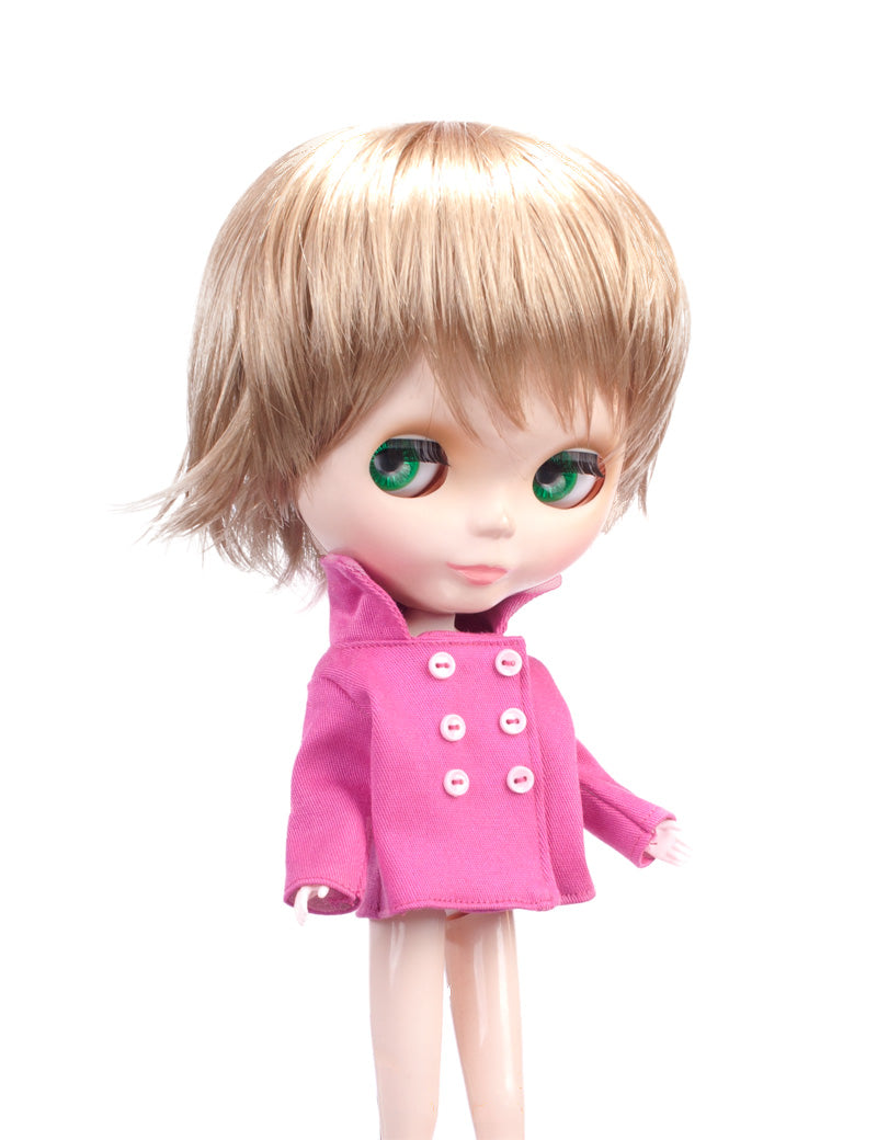 ドールウィッグエレガンスのアート ライト B-132 ブロンド、ショートでぼさぼさがこのヘアスタイルの主要アイデアです