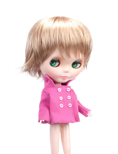 ドールウィッグエレガンスのアート ライト B-132 ブロンド、ショートでぼさぼさがこのヘアスタイルの主要アイデアです