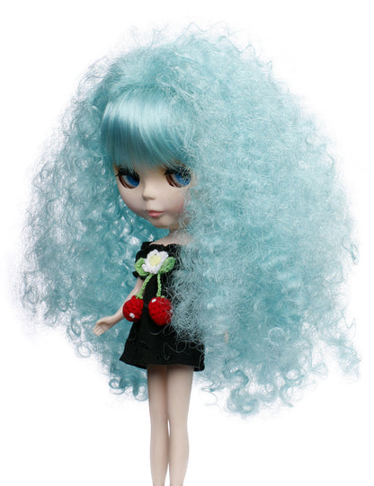 可愛らしい綿飴のようなスタイルの人形のウィッグ B-122、自然なカールを最大ボリュームに引き立てるためにサイド全体でレイヤーカット