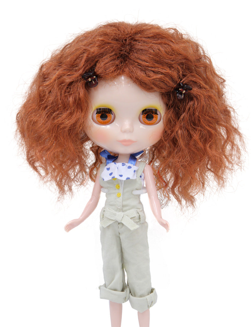 背面と側面全体にレイヤーカットの組み合わせドールウィッグ B-146 カーリーメインがボリュームをバランス良く整え、バランスの取れたルックとフィールを提供します