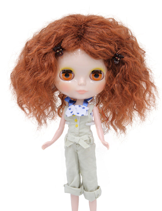 背面と側面全体にレイヤーカットの組み合わせドールウィッグ B-146 カーリーメインがボリュームをバランス良く整え、バランスの取れたルックとフィールを提供します