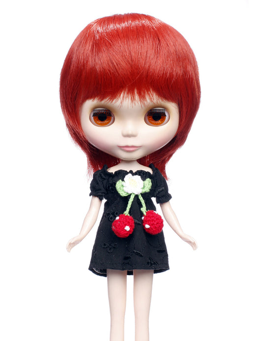 ショートヘアのレイヤーカットの人形のウィッグ B-120、後ろとサイドを軽やかな仕上げにするためのもの、このルックの主な目的は子供のような無邪気さ