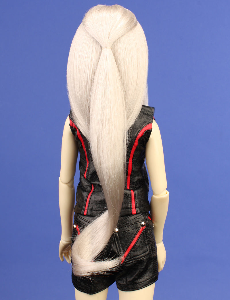 トレッゼの通常の中程度の見た目の人形のウィッグ W-690 シルバーグレーのグラマラスな髪型