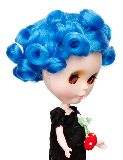 トレス・トレジャー・ドールウィッグ・エレガンス B-105 短い電気ブルーカラー、後ろとサイドにカールあり