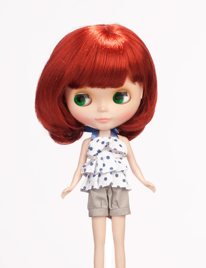 素晴らしいボブカットの短いドールウィッグ B-139 肩までの長さで、柔らかい角度のカールインが、スタイルを円形に整える特徴があります