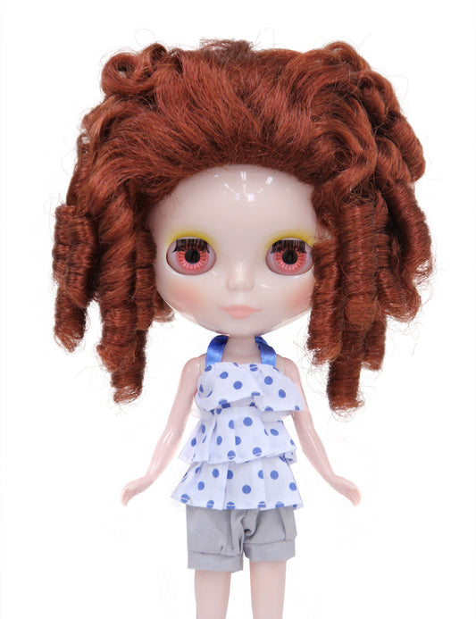 ボディとバウンスのヘアスタイルのドールウィッグ B-150 側面に沿って切り込まれたミディアムからロングのレイヤーカットで、最大の豊かさを実現します