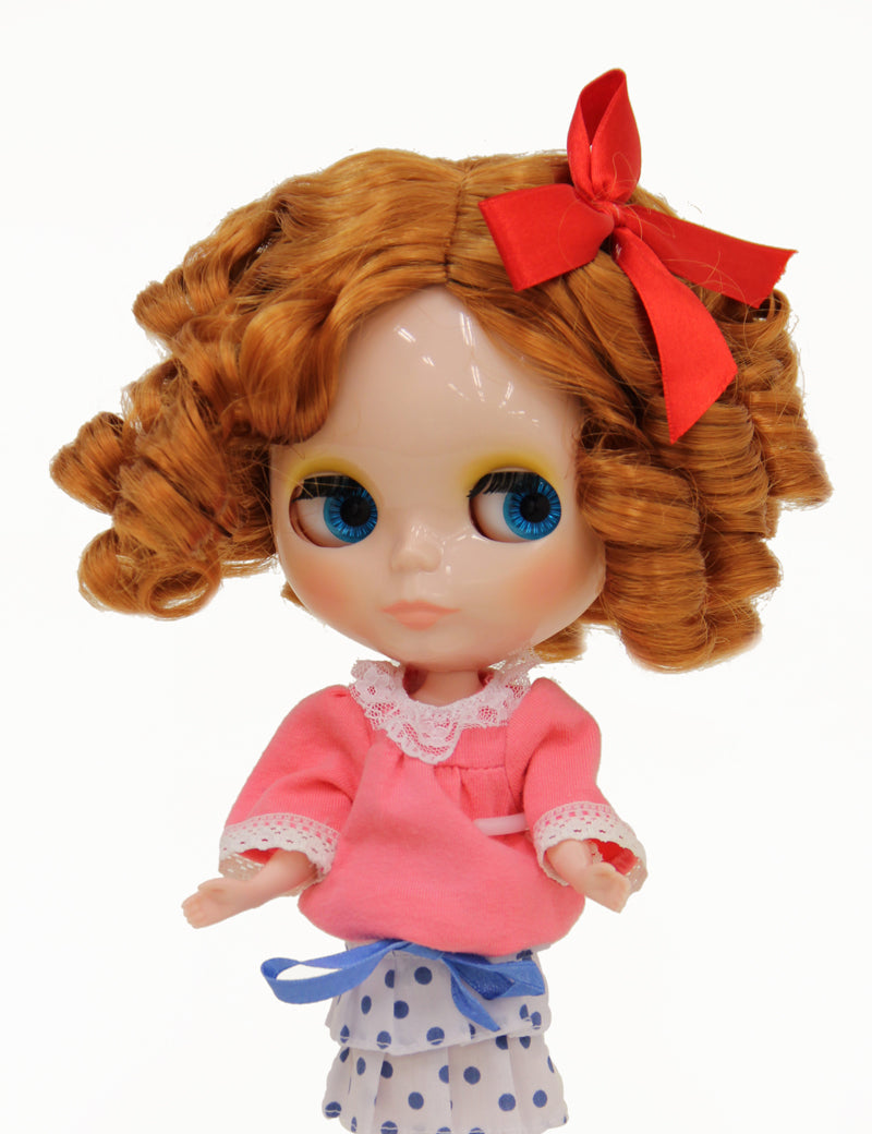 ミディアムカーリー B-170 グラマラスなウィッグであなたのドールを完璧に変身させる