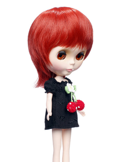 ショートヘアのレイヤーカットの人形のウィッグ B-120、後ろとサイドを軽やかな仕上げにするためのもの、このルックの主な目的は子供のような無邪気さ