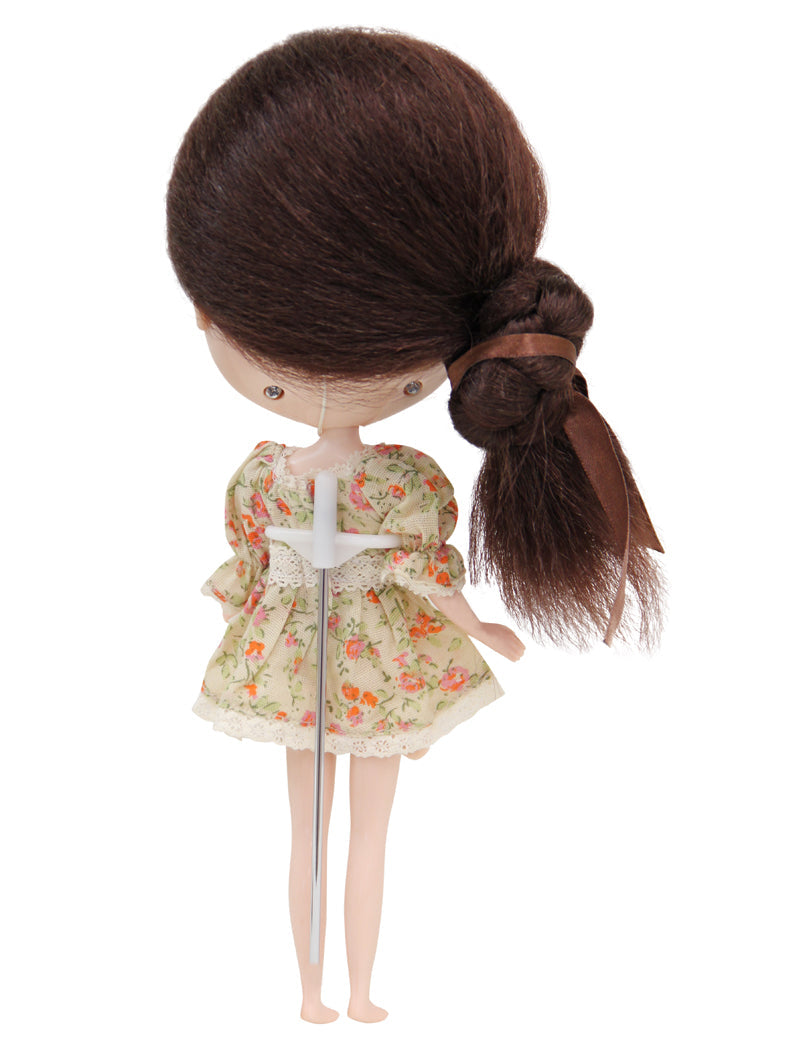 ミディアムドールウィッグ B-186 アドルンメント ミニチュアの傑作を作成し、あなたのドールに無限の魅力と楽しい可愛らしさを吹き込む