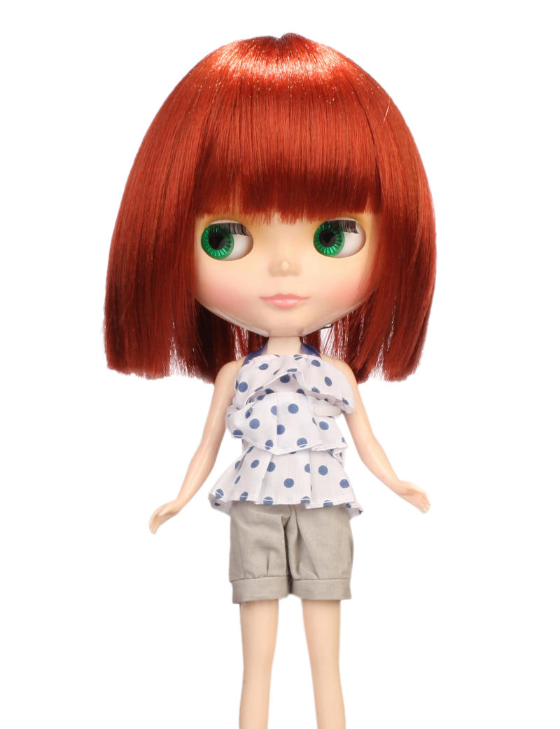 喜びを引き起こすドールウィッグ 可愛らしさのコレクション B-135 ブリリアントレッドのミディアムオーバンボブスタイル、全体のスタイルに少し柔らかさを加えました