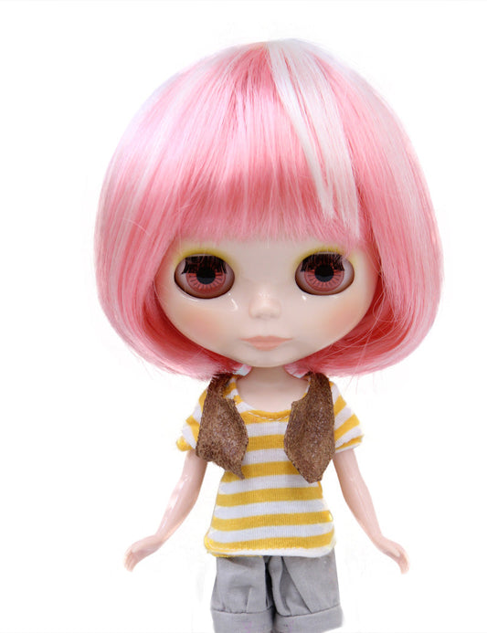 目の高さのぼんやりとした前髪のショートボブカットのドールウィッグ B-143 このヘアスタイルは小さな顔の形状に適しています