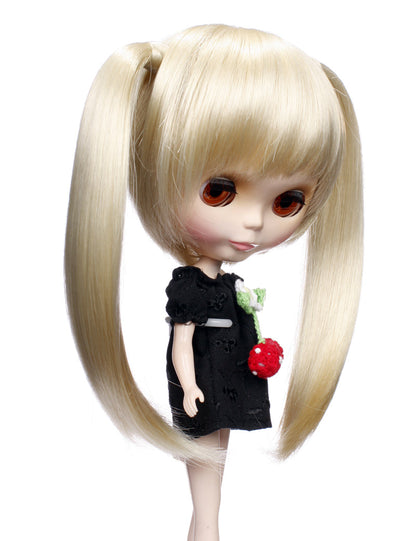 2つの細いポニーテールを持つ可愛らしいベイビースタイルのロング人形のウィッグ B-115、サイドは清純な印象を与えます